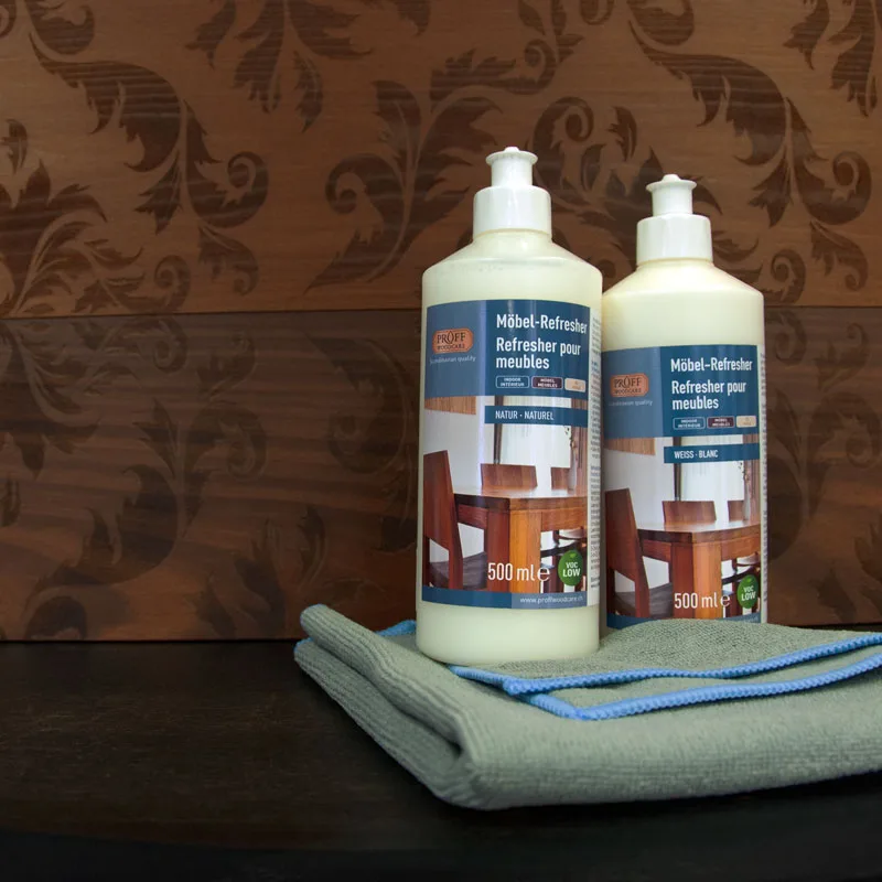 Proff Woodcare Möbel Refresher Flaschen auf Tresen